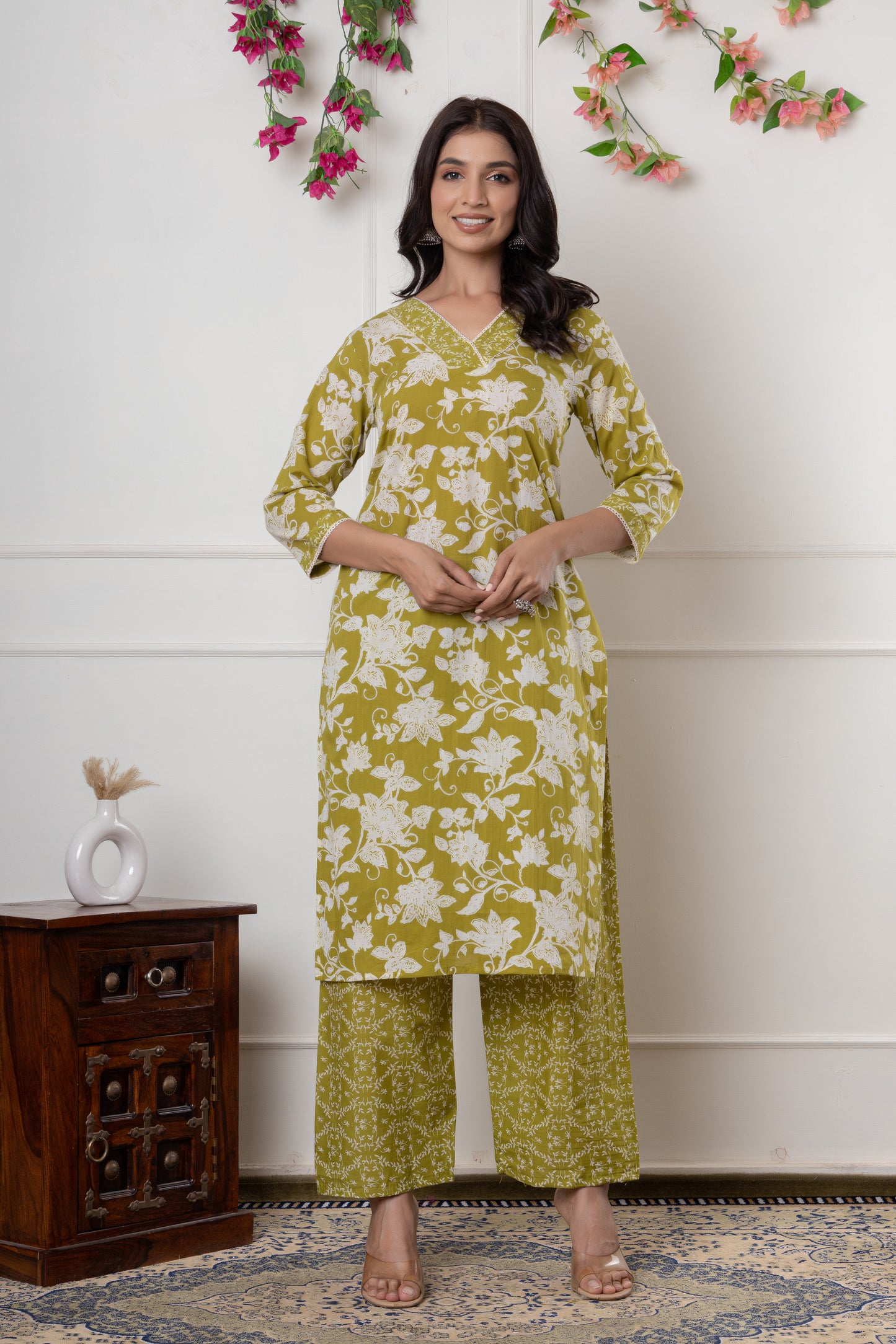 Floral print regular kurta with trousers & duppata