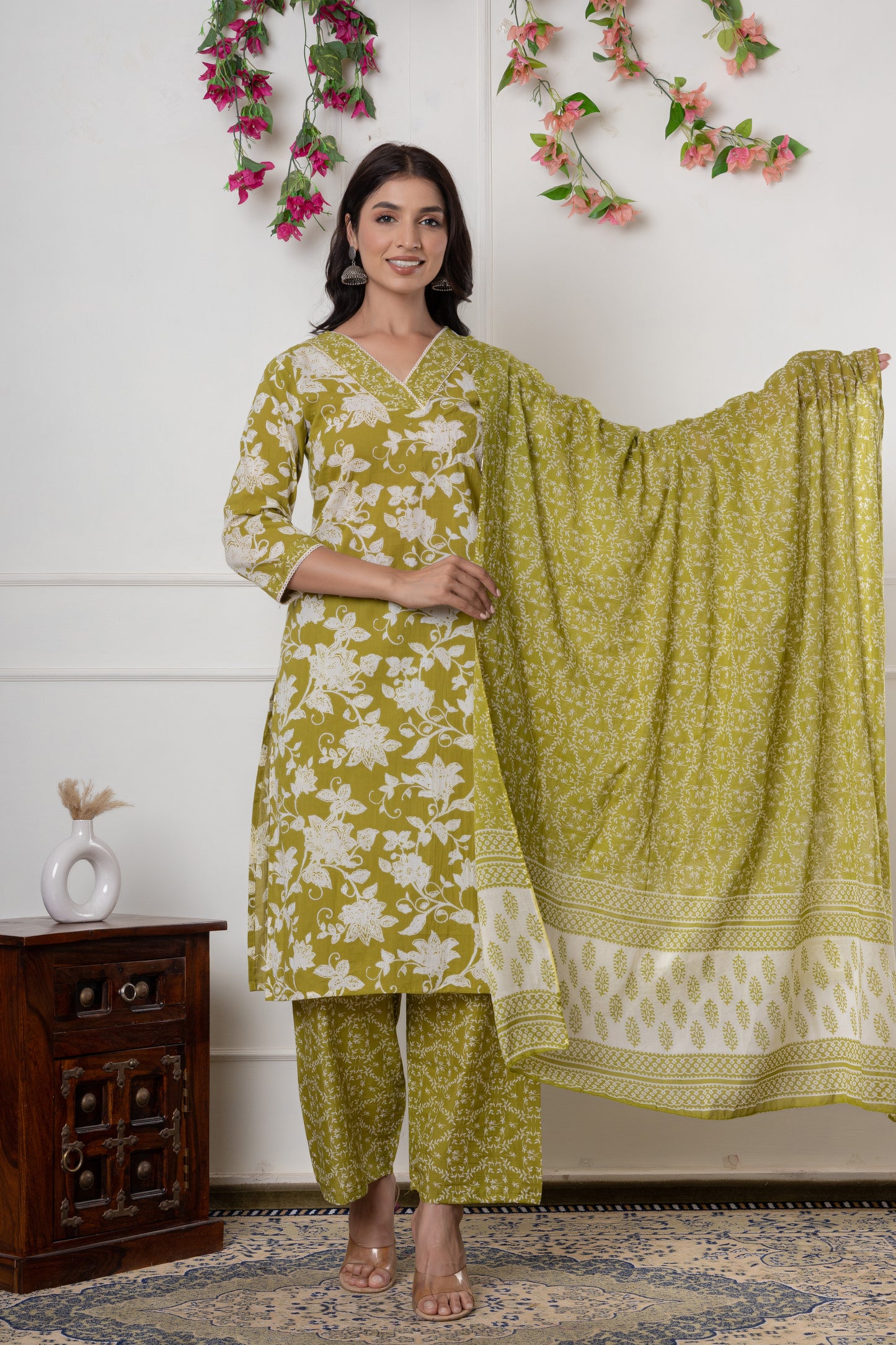 Floral print regular kurta with trousers & duppata