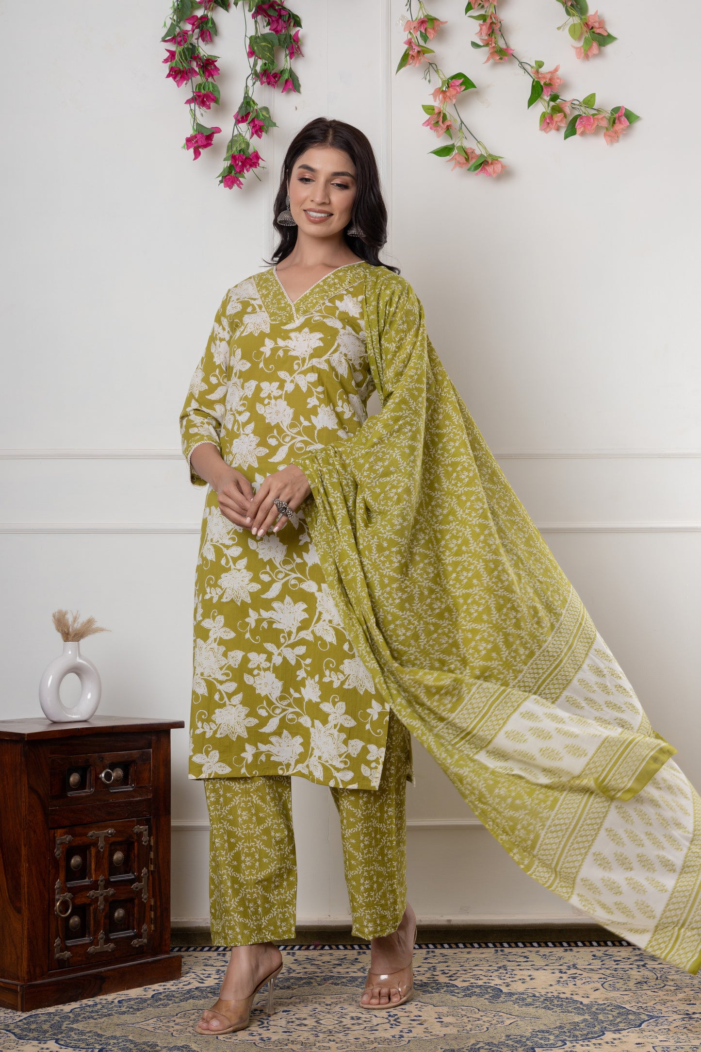 Floral print regular kurta with trousers & duppata