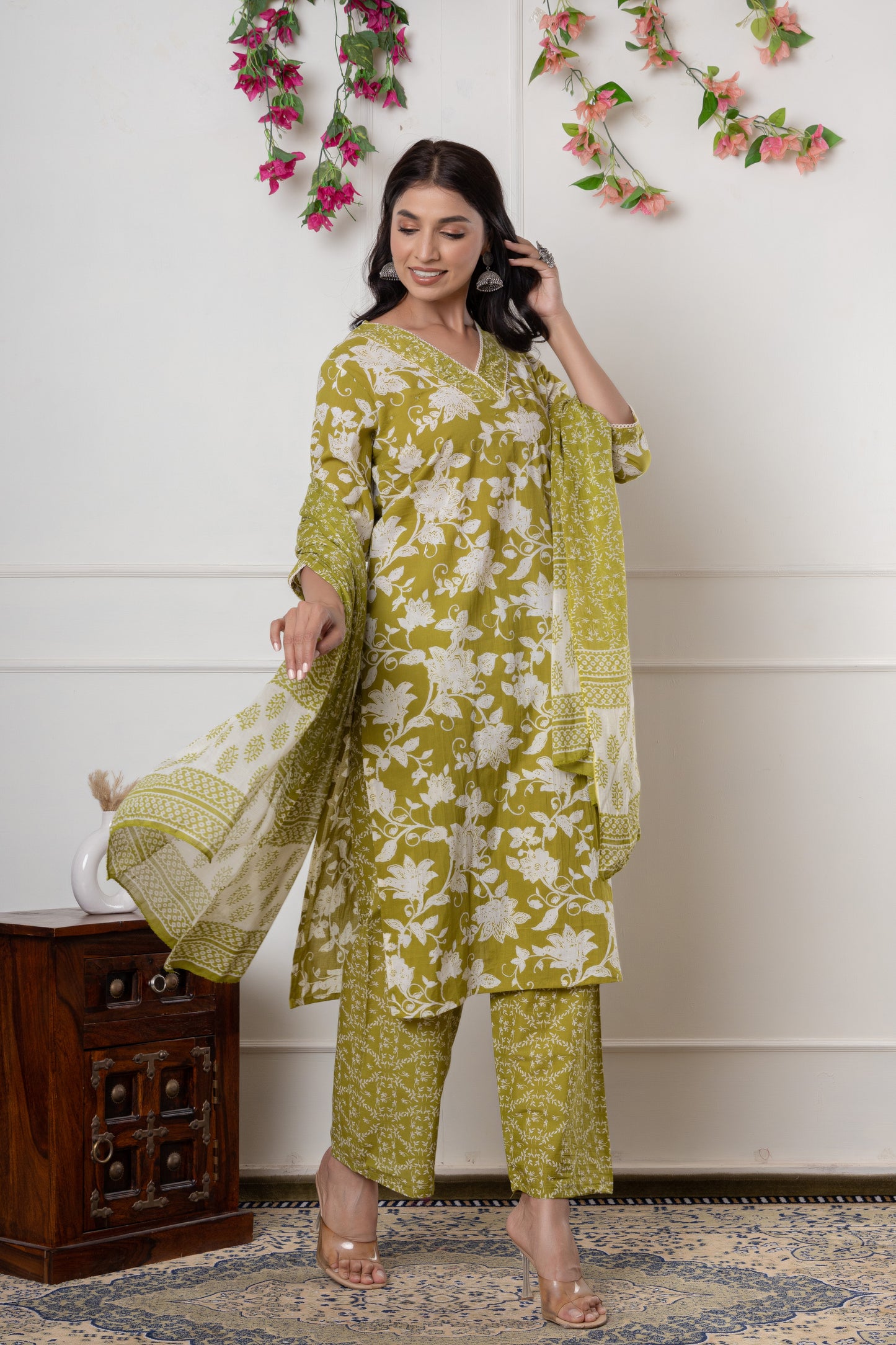 Floral print regular kurta with trousers & duppata