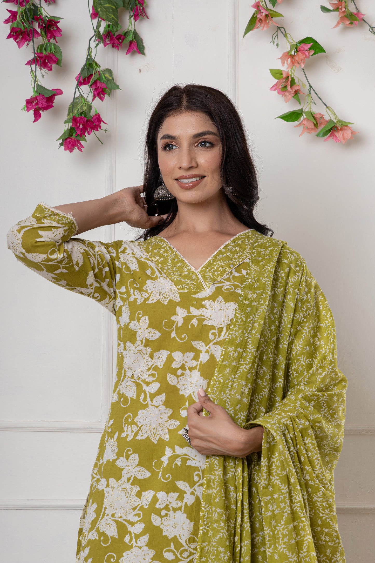Floral print regular kurta with trousers & duppata