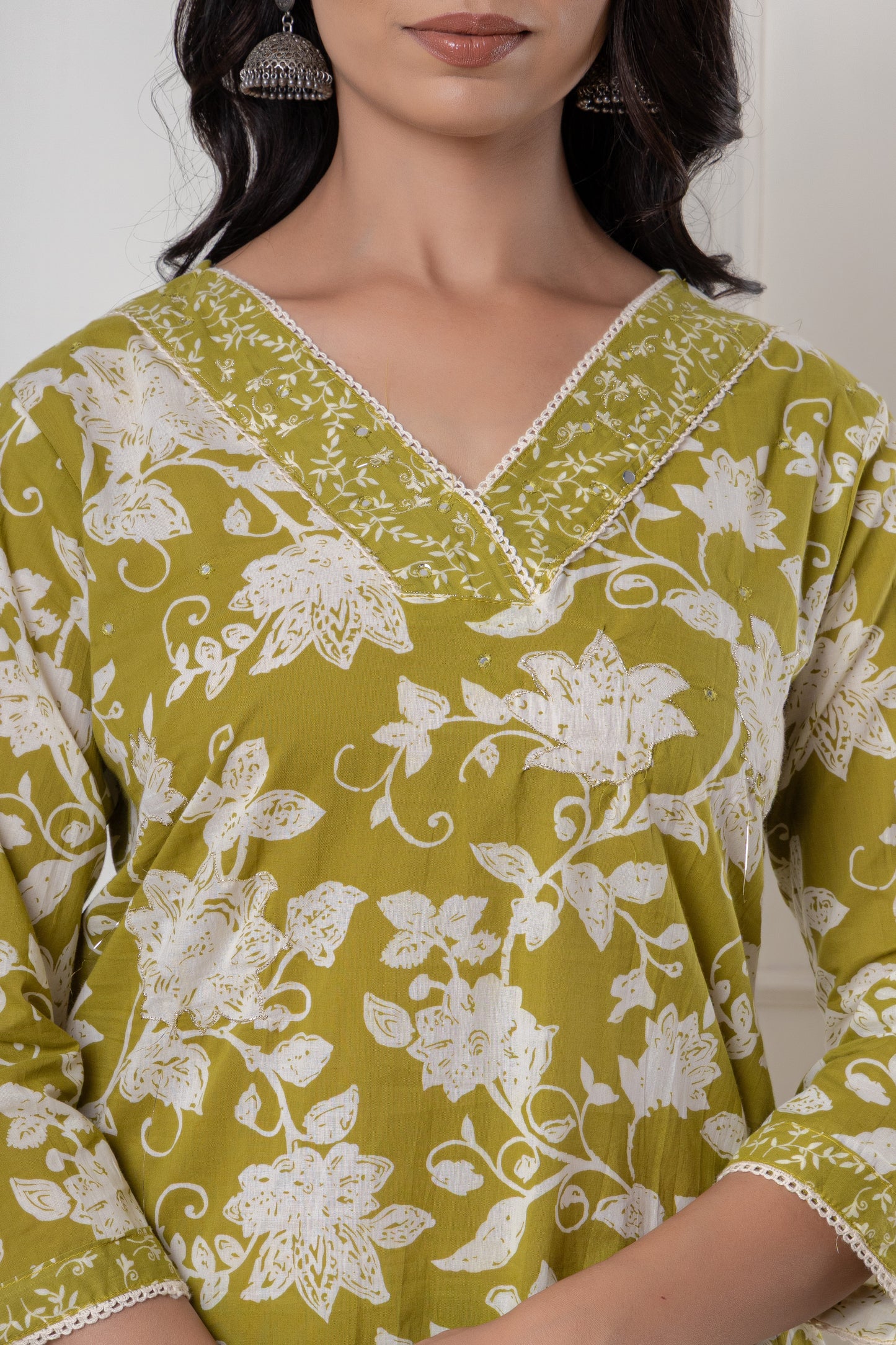 Floral print regular kurta with trousers & duppata