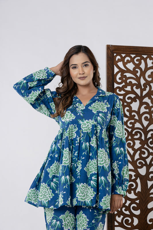 V-neck floral cotton cord set for warm weather