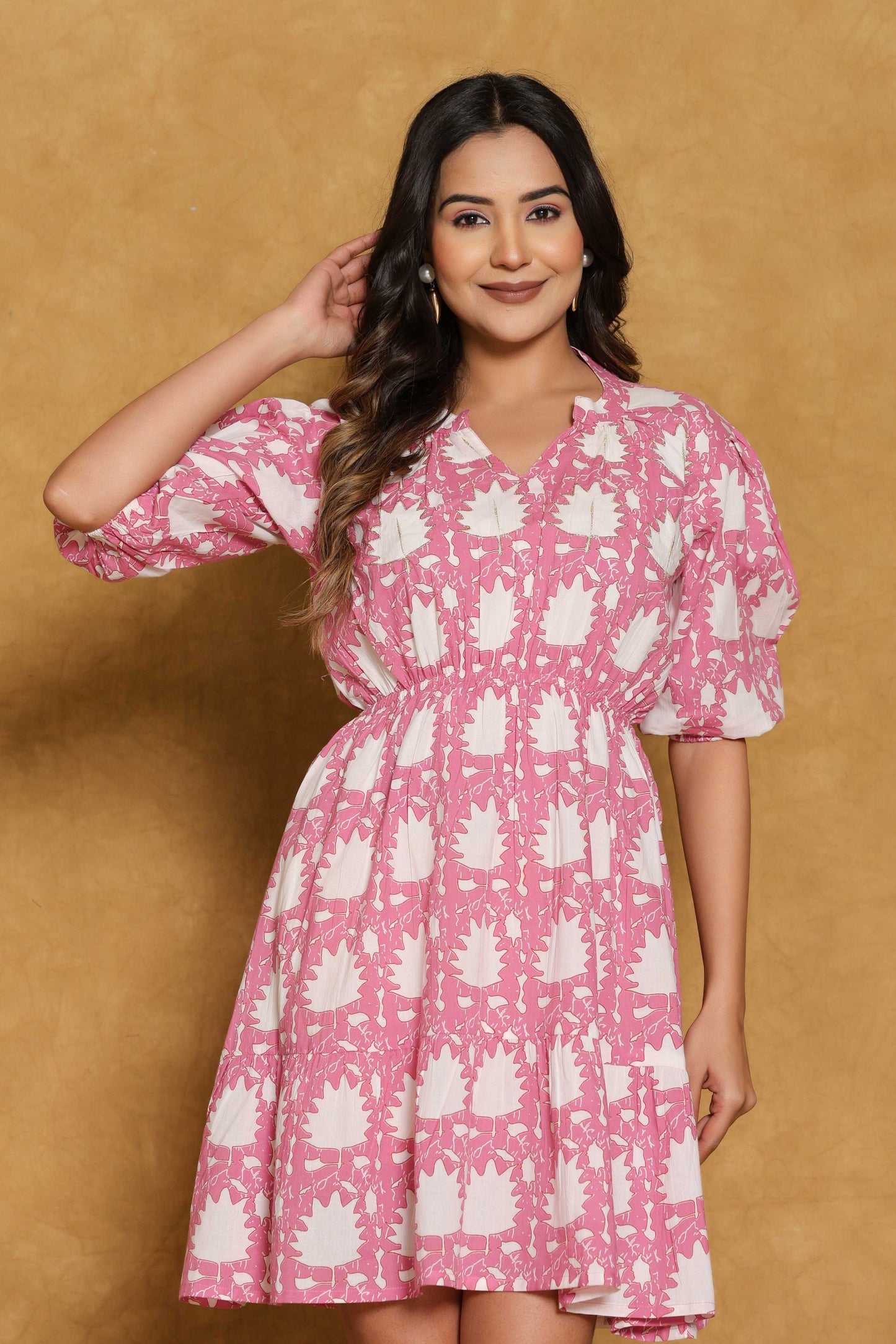 Everyday Wear
Cotton
one piece for Women
abstract print
pink
white
daily wear
casual wear
party wear