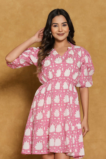 Everyday Wear
Cotton
one piece for Women
abstract print
pink
white
daily wear
casual wear
party wear