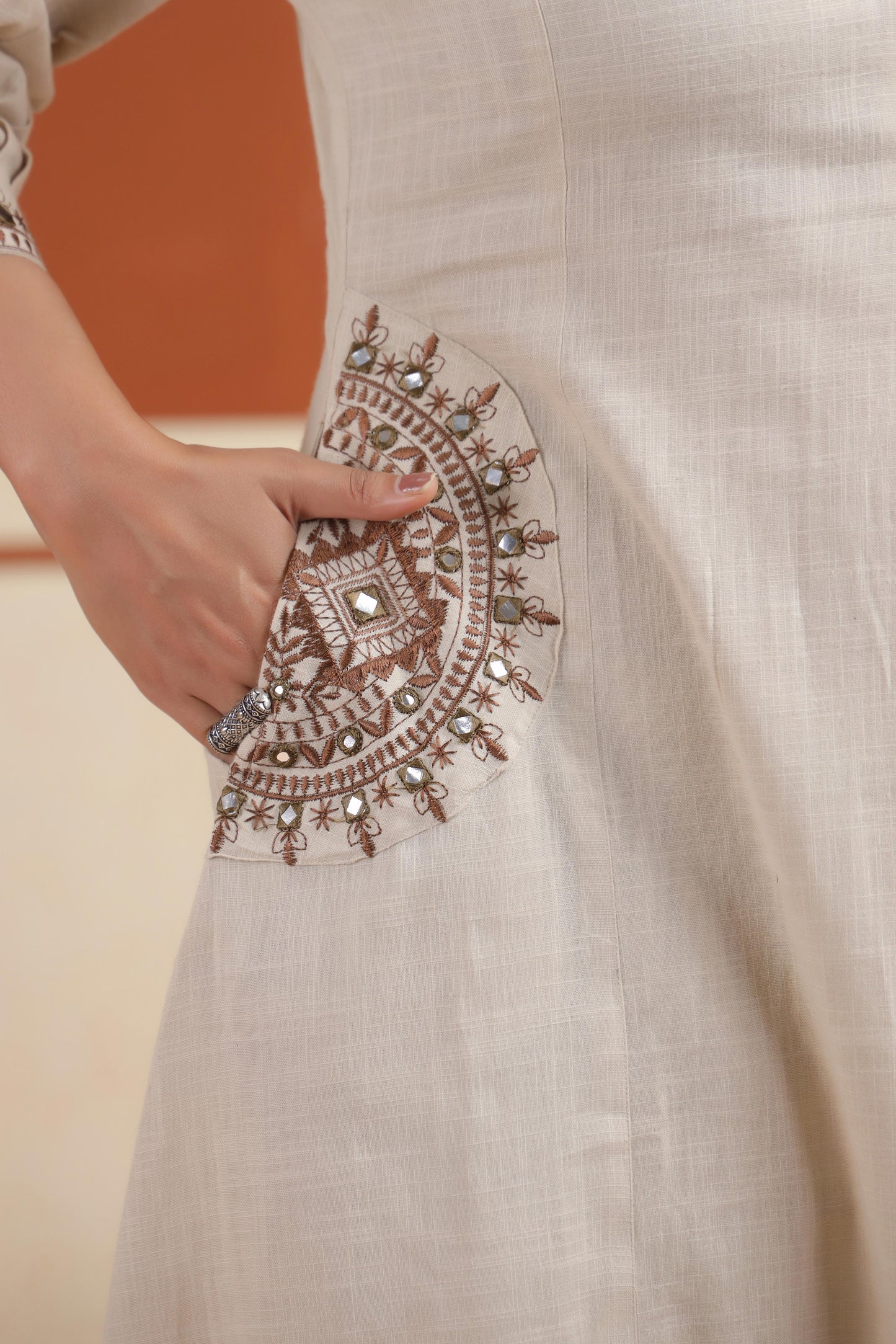 Close-up of Desert Charm floral embroidery on front panel of beige cotton kurta – Rang Ease by Karpaa