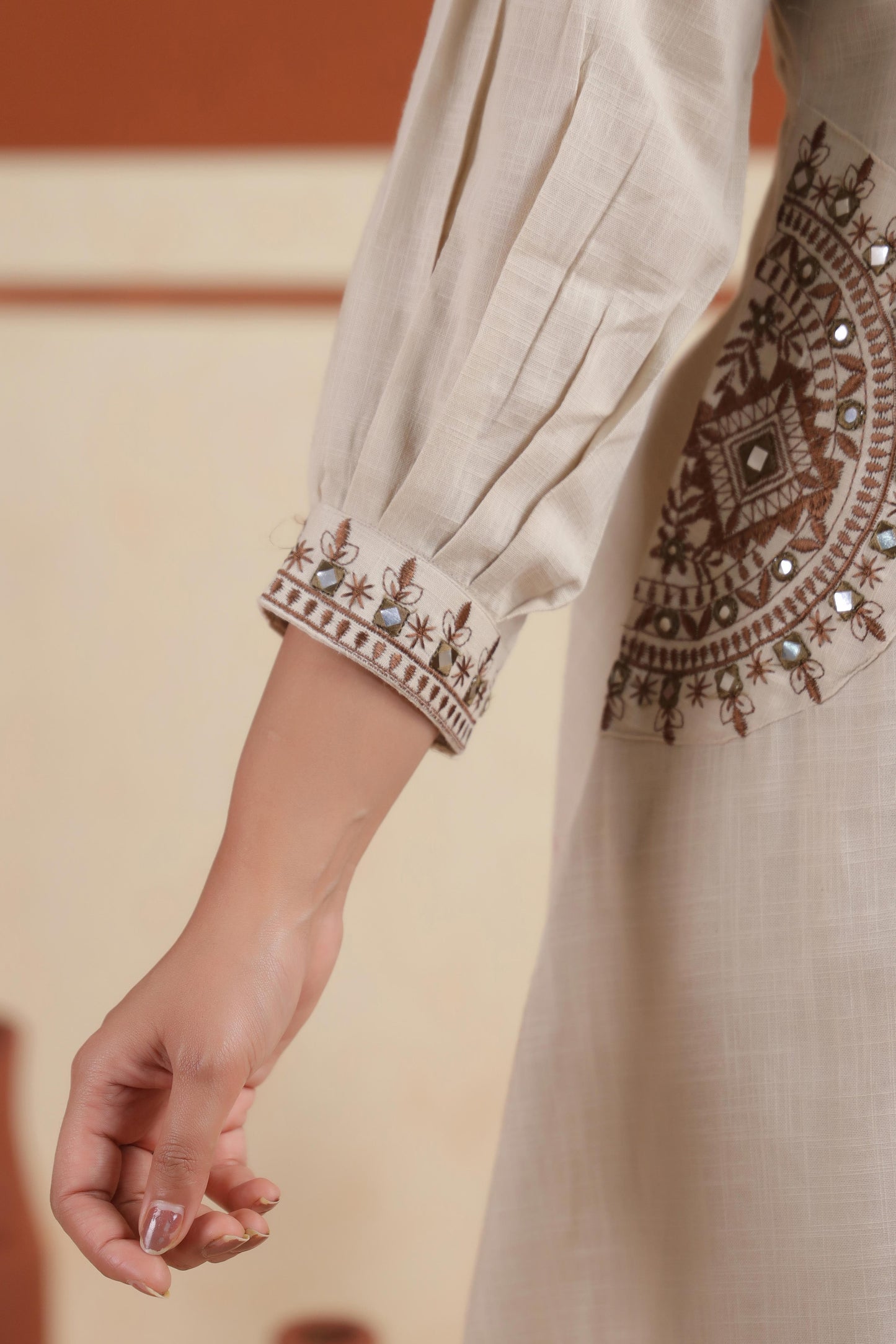 Close-up of Desert Charm floral embroidery on front panel of beige cotton kurta – Rang Ease by Karpaa